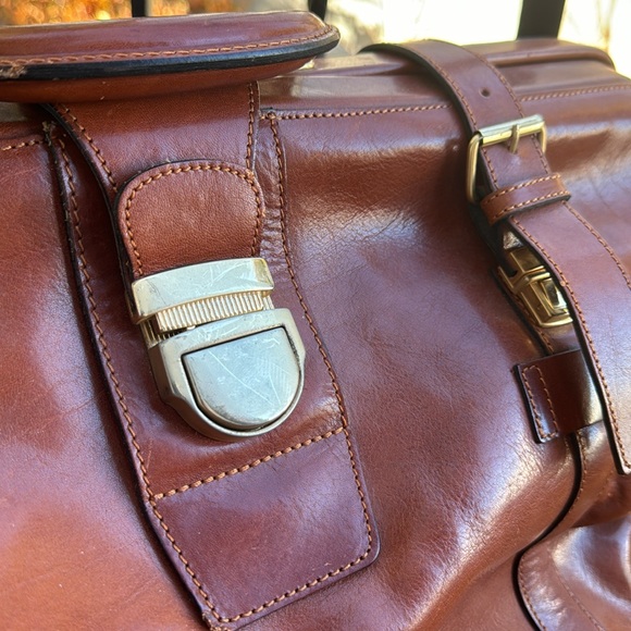 Vintage style leather bag.  Different style doctors bag - Picture 4 of 10